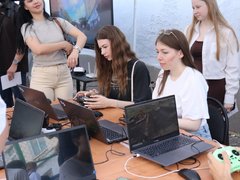 День России в Саратове отметили мастер-классами по сборке и управлению БПЛА 