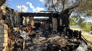 На пожаре в саманном доме под Саратовом погибла женщина