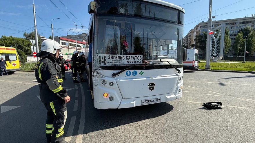 Трое пострадали в ДТП с автобусом в Саратове