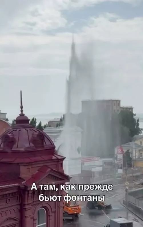 В центре Саратова забил триумфальный фонтан с 5-этажный дом