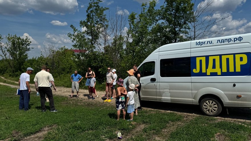 ЛДПР борется с мусорным коллапсом в Гагаринском районе