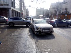 Полицейские ищут свидетелей аварии в центре Саратова