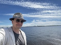 На набережной в Саратове заметили актера Сергея Безрукова