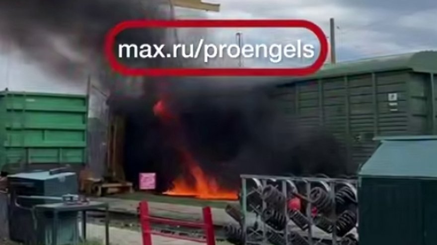 Под Энгельсом загорелся вагон поезда