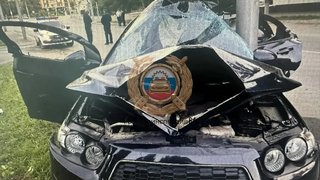Мужчина на иномарке влетел в столб в центре Саратова