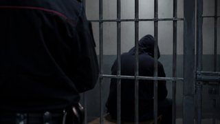 В Саратове мужчина пытался убедить суд в правильности нападения на полицейских