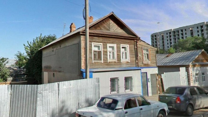 Двухэтажку в центре Саратова отправили под снос