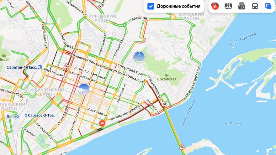 Саратовцы встречают пятничный вечер в 8-балльных пробках