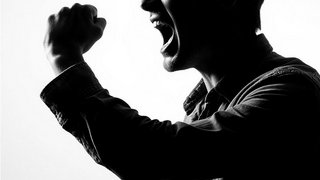 Мужчина пригрозил гостье убийством и попал под статью