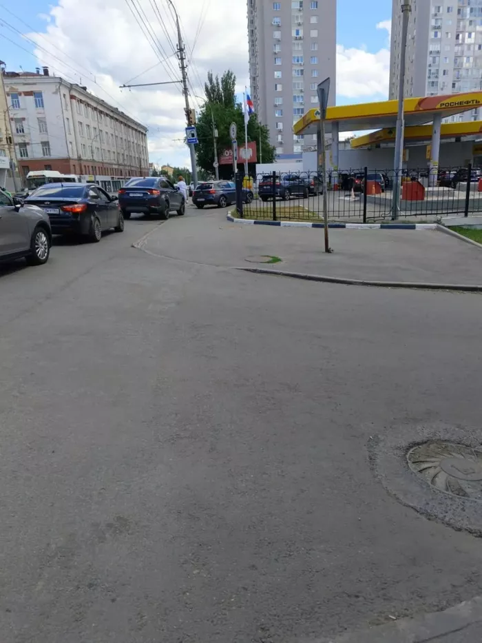 Саратовскому губернатору доложили о проблемах с доставкой топлива на АЗС