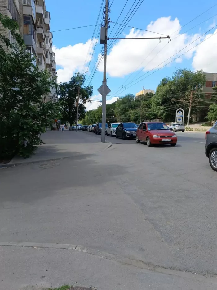 Саратовскому губернатору доложили о проблемах с доставкой топлива на АЗС