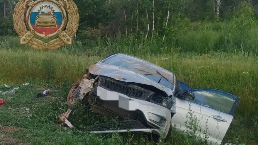 Двое перевернулись на иномарке под Вольском