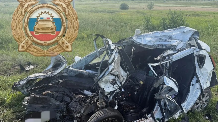Женщина-водитель и 8-летняя девочка погибли в ДТП с грузовиком под Саратовом