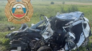 Женщина-водитель и 8-летняя девочка погибли в ДТП с грузовиком под Саратовом