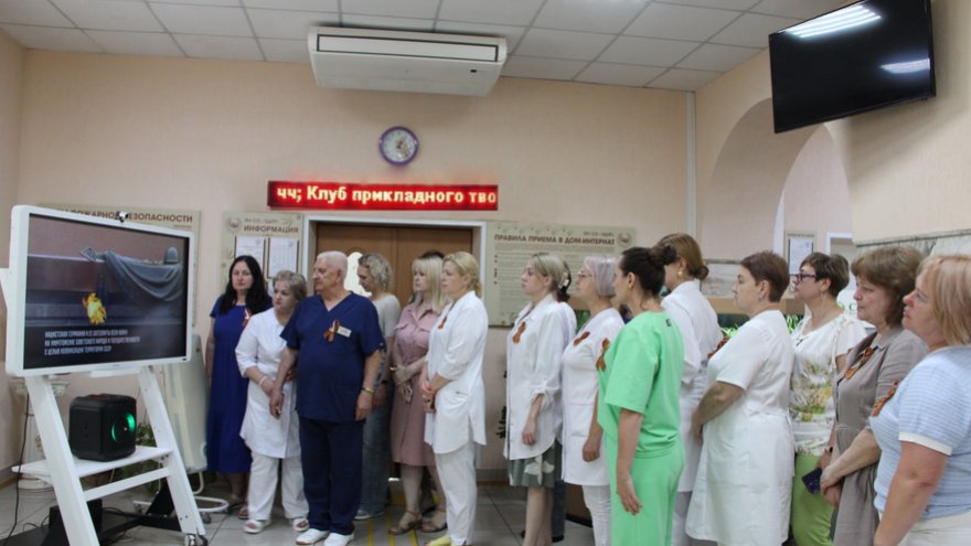 В День памяти и скорби проживающие Энгельсского дома-интерната зажгли свечи памяти