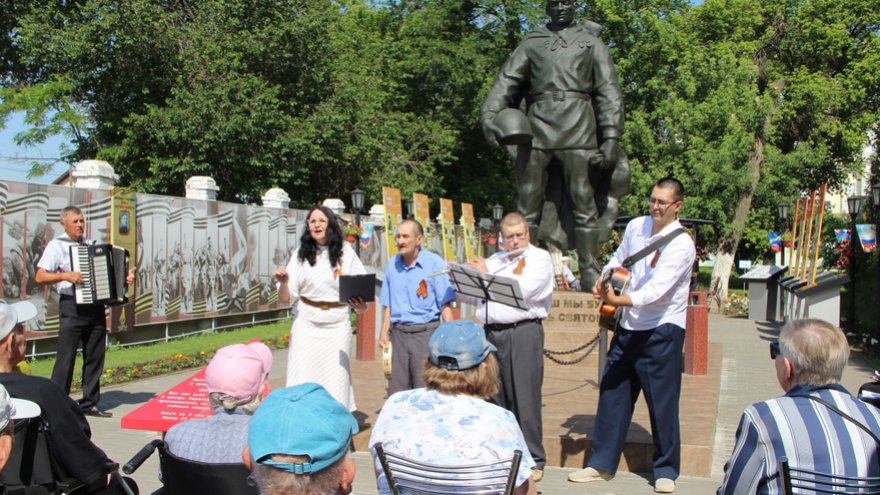 В День памяти и скорби проживающие Энгельсского дома-интерната зажгли свечи памяти