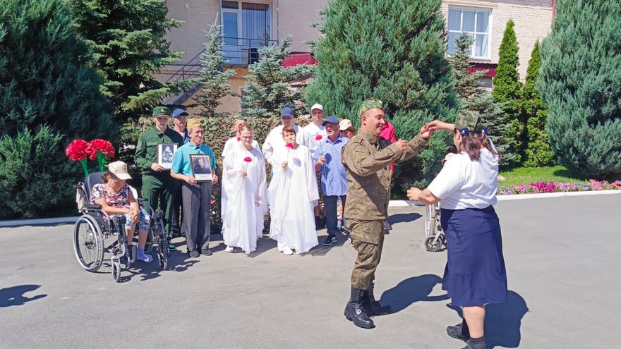 В День памяти и скорби проживающие Энгельсского дома-интерната зажгли свечи памяти