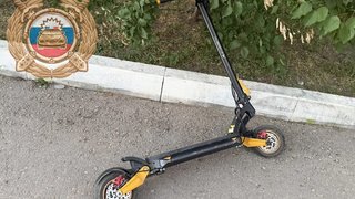 В Саратове сбили двух подростков на электросамокатах