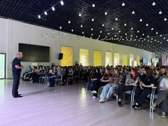 Саратовским студентам показали спектакль про наркоманов и колонию