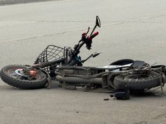 У саратовского Дворца бракосочетаний подбили курьера с Яндекс.Едой