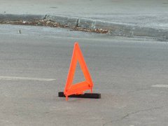У саратовского Дворца бракосочетаний подбили курьера с Яндекс.Едой