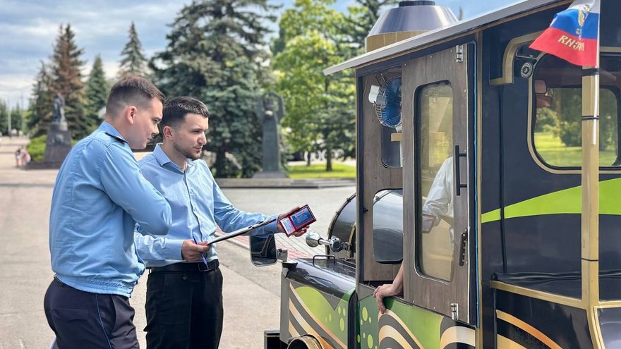 В Саратове в Парке Победы и у цирка нашли незаконные детские паровозики