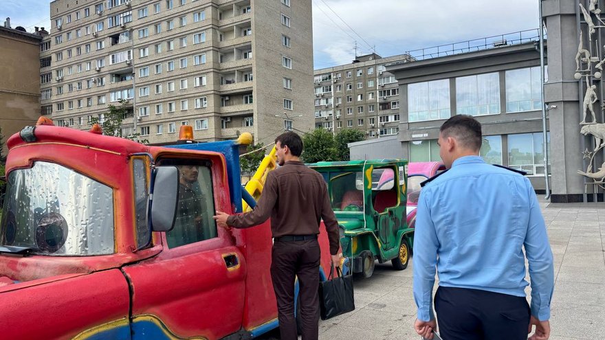 В Саратове в Парке Победы и у цирка нашли незаконные детские паровозики