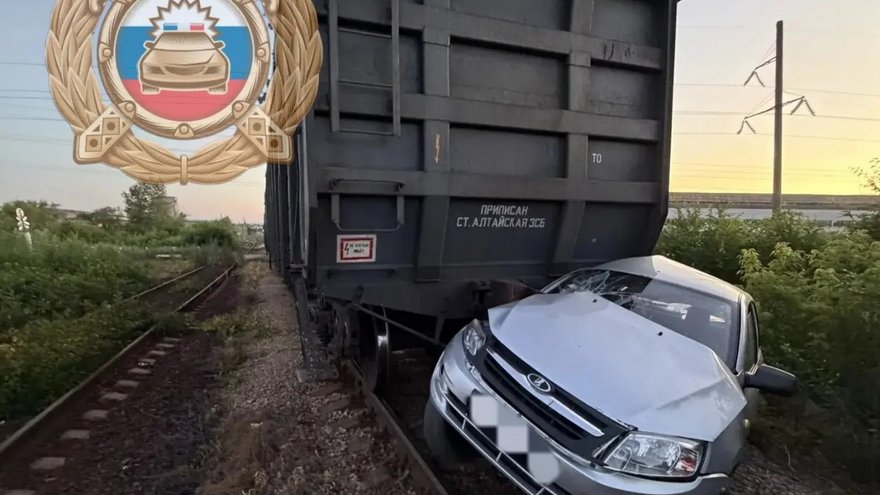 В Энгельсе поезд столкнулся с Ладой