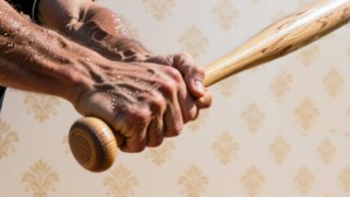 Житель Энгельса битой изуродовал чужую иномарку