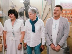 В Саратове открылась фотовыставка Костаса Асимиса Национальные костюмы России