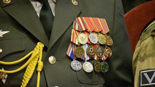 Герой России Янклович о ряженых ветеранах: Клоуны и наглецы!