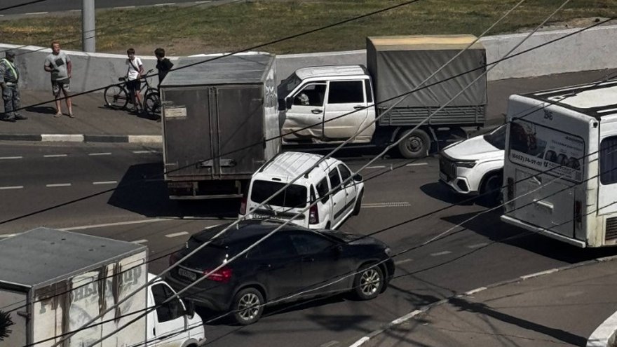 ДТП парализовало движение на мосту Саратов-Энгельс