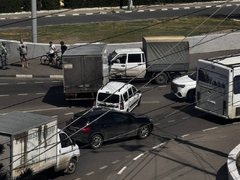ДТП парализовало движение на мосту Саратов-Энгельс