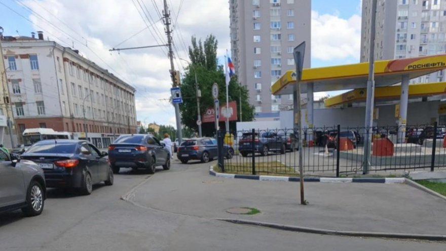 Топливный кризис: мэр Саратова вспомнил про ажиотаж с сахаром и возложил все надежды на ФАС