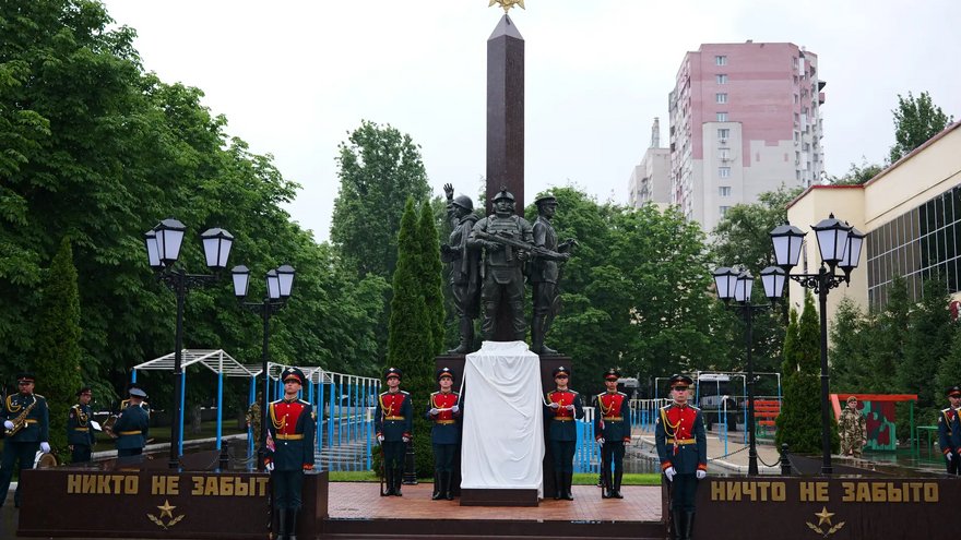 В Саратове открыли мемориал в честь погибших в боях нацгвардейцев