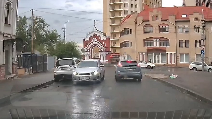 ГИБДД нашла катавшегося по встречке в Саратове автохама
