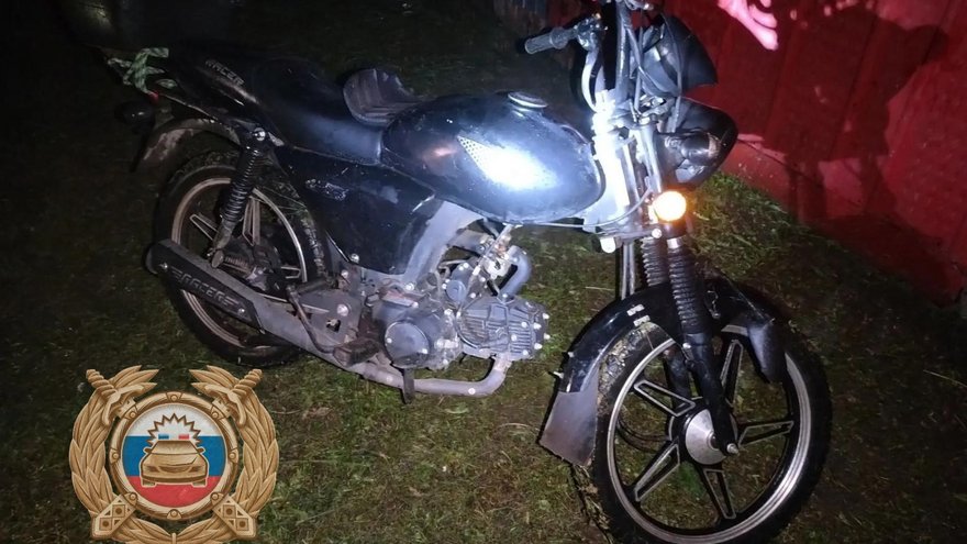 Под Саратовом ночью опрокинулся мопед с мальчиками 11 и 12 лет