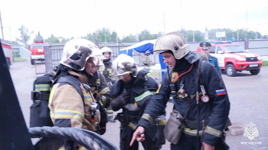 Сотрудники МЧС тушили воображаемый пожар в зале караоке