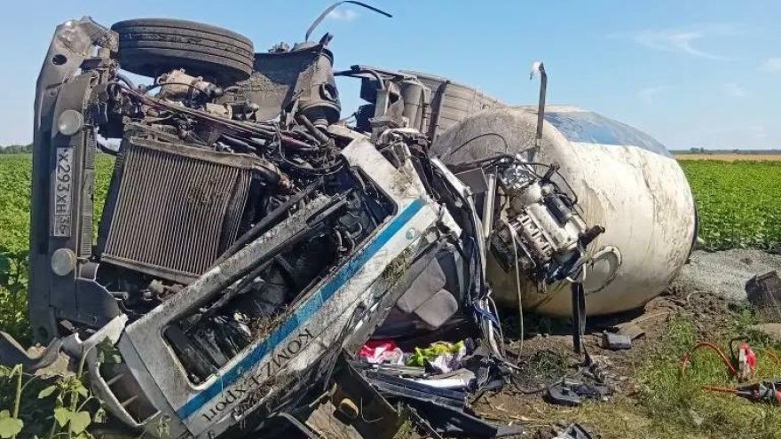 Грузовик-бетономешалка разбился в Саратовской области