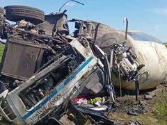 Грузовик-бетономешалка разбился в Саратовской области