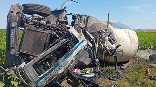 Грузовик-бетономешалка разбился в Саратовской области
