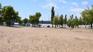 На саратовском пляже посреди Волги утонул 23-летний мужчина
