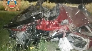 В Саратове Land Rover слетел с дороги и превратился в груду металла: пострадали три человека