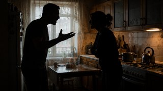 Жительница Ртищева получила реальный срок за удар сожителя кружкой Любимому мужу