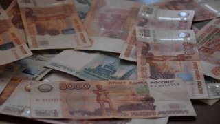 В Саратове судебные приставы взыскали с алиментщика 900 тысяч рублей долга