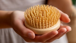 Женщину осудили за избиение соседки массажной щеткой