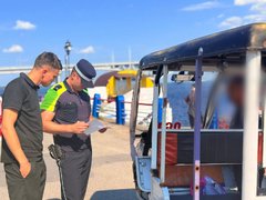 Водители рикш на набережной Саратова ездят без прав