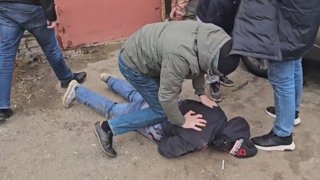 В Саратове вскрыли склад с 3 тысячами литров паленой водки
