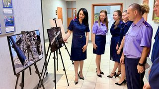 В саратовском СК открыли выставку на тему СВО