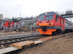 На вокзале в Саратове разрушили остановочные платформы
